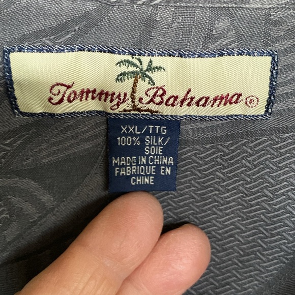 100% Silk Grey-on-Grey TOMMY BAHAMA Hawaiian Style Shirt Size XXL - Picture 2 of 13